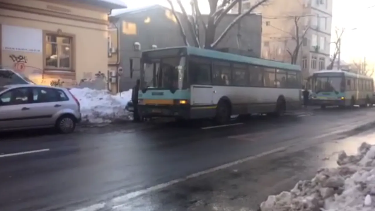 Gabriela Firea: Toate maşinile care vor bloca transportul în comun sau căile de acces vor fi ridicate