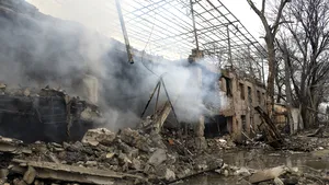 O femeie din Ucraina, în vârstă de 98 de ani, a parcurs o porţiune de 10 km, bombardată de ruşi