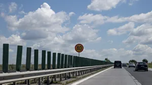 Accident pe Autostrada Soarelui. O persoană a fost rănită, iar două mașini au rămas blocate pe A2