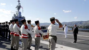 Franţa reduce efectivele armatei pentru a face economii