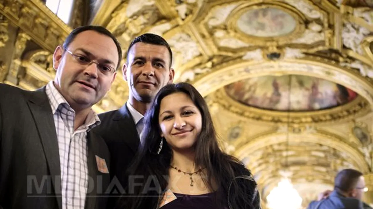 Tânăra româncă de etnie romă laureată la un concurs în Franţa a primit titlul de sejur