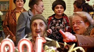 Cea mai vârstnică avocată din România are 100 de ani, fiind sărbătorită de Baroul Timiş - FOTO