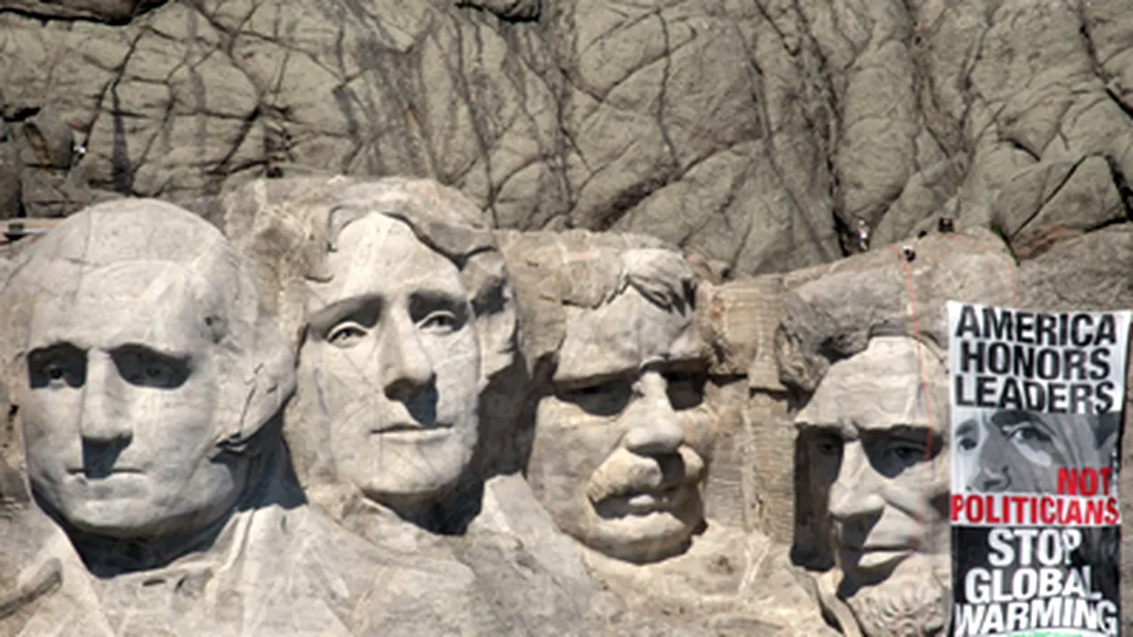 Muntele Rushmore, folosit pentru un protest al Greenpeace - VIDEO