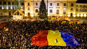 MITINGURILE din ţară în IMAGINI. Mii de oameni au ieşit în stradă pentru prelungirea votului în diaspora - GALERIE FOTO