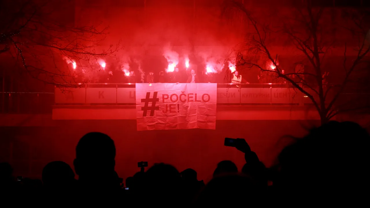 În contextul protestelor masive din Belgrad, preşedintele Serbiei doreşte organizarea de alegeri anticipate