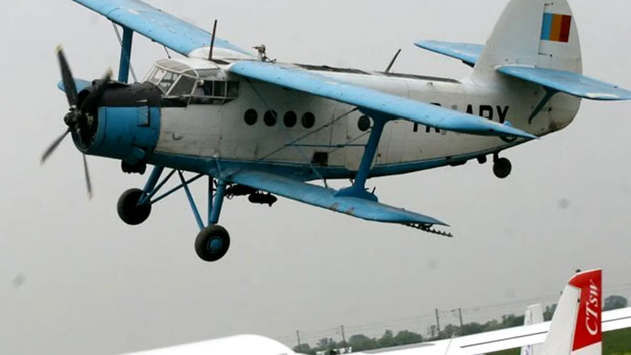 Forţele aeriene: Avionul AN-2 are o sarcină utilă de 10 pasageri şi trei membri ai echipajului