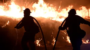 Incendii de vegetaţie în Canada, mii de oameni evacuaţi