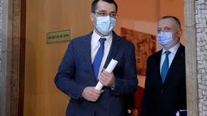 COMENTARIU Sorin Avram: Voiculescu preocupat de funcţie, spitalele la cheremul politrucilor 