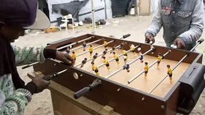 Copii imigranţi se reîntorc în Calais, după ce tabăra de refugiaţi a fost demolată în octombrie