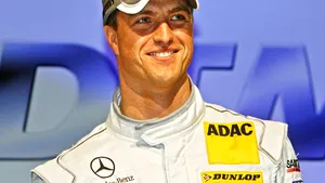 Un fost mare pilot de Formula 1 a dezvăluit că are o relaţie cu un bărbat