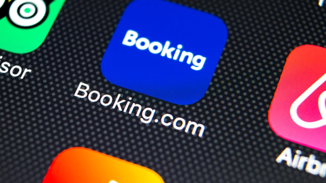 Autorităţile din Spania pregătesc o amendă de aproape 500 de milioane de euro pentru Booking
