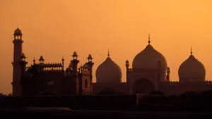 Organizaţia teroristă Stat Islamic revendică atentatul comis la o moschee din Kabul, soldat cu 32 de morţi