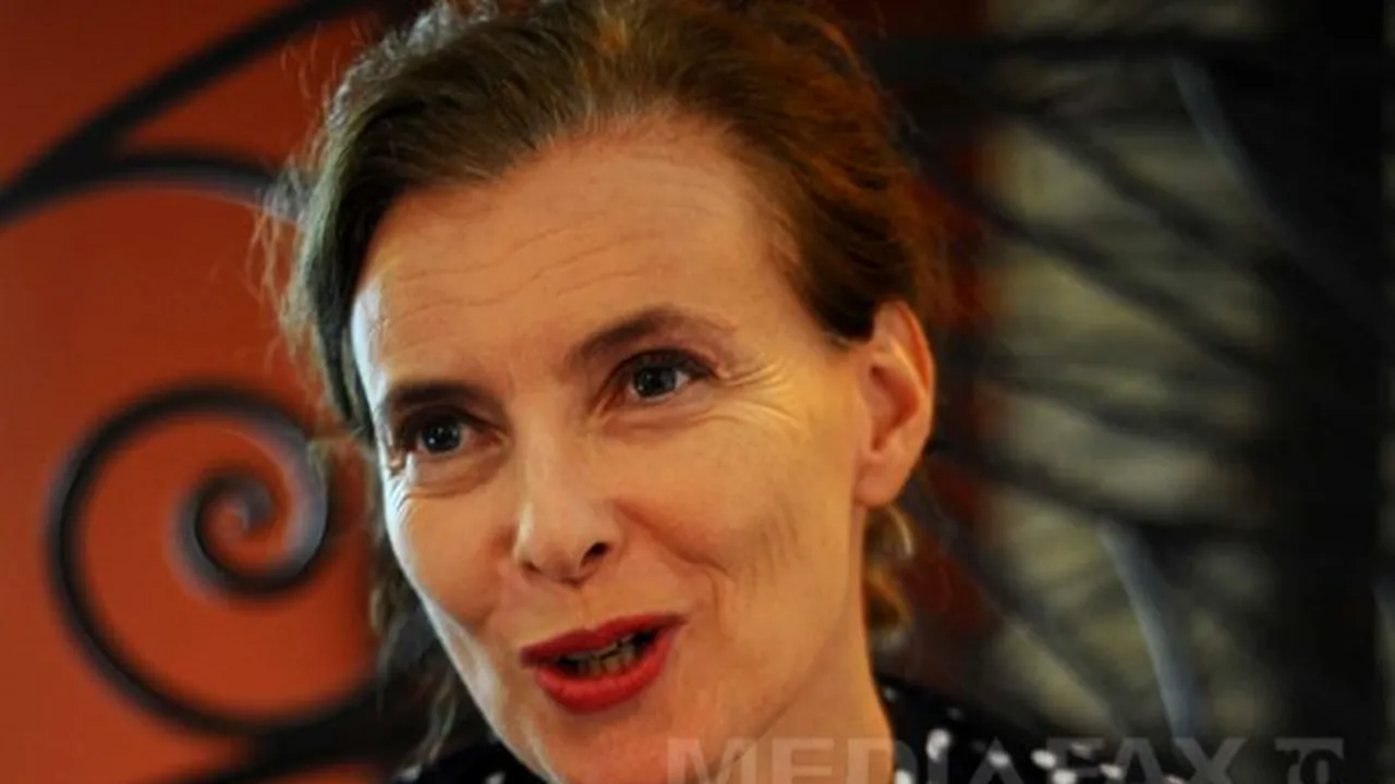 Valérie Trierweiler se declară bucuroasă că nu este nevoită să-i strângă mâna lui Putin