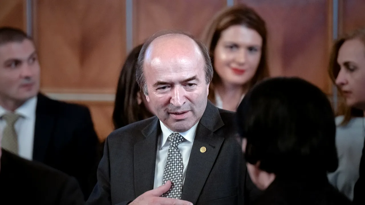 Tudorel Toader nu participă la şedinţa Guvernului de joi. Ministrul Justiţiei va fi înlocuit de secretarul de stat al ministerului