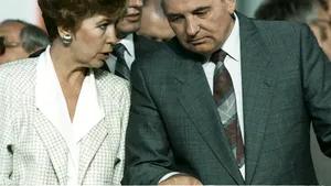 Revoluţia din 1989 şi teoriile conspiraţiei. Ce l-ar fi determinat pe Gorbaciov să iniţieze răsturnarea lui Ceauşescu (Partea a III-a)
