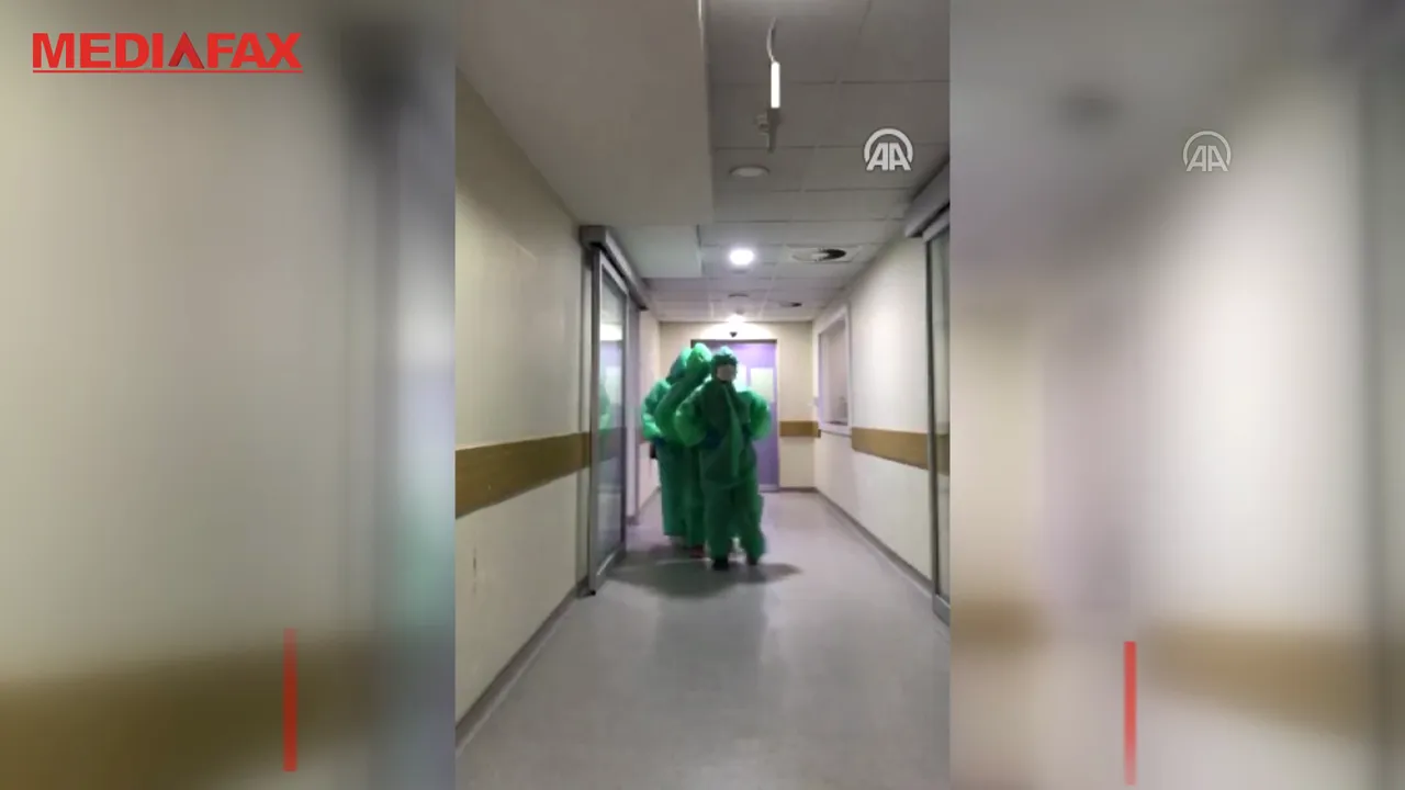 Optimism în spitale. Dansul medicilor a devenit simbolul speranţei în lupta cu noul coronavirus