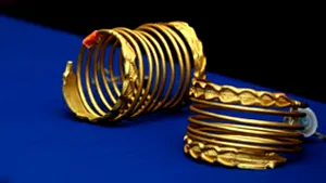 O nouă brăţară dacică din aur, descoperită în România