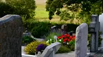 Competiție bizară aproape de România: zeci de oameni s-au întrecut la săpat „cea mai stilată groapă” într-un cimitir