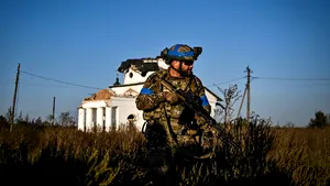 Războiul din Ucraina, ziua 587. Bombardamente în regiunea Herson / Producţia de rachete din Rusia a fost întreruptă / Armata ucraineană loveşte ţinte strategice  