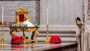 Obiceiul slujbei de Crăciun de la Vatican s-a schimbat. Papa Francisc a transmis tuturor un mesaj plin de iubire şi speranţă