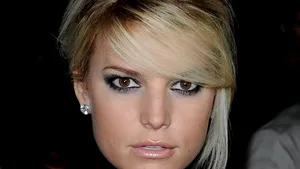 Jessica Simpson s-a logodit cu fostul jucător de fotbal american Eric Johnson