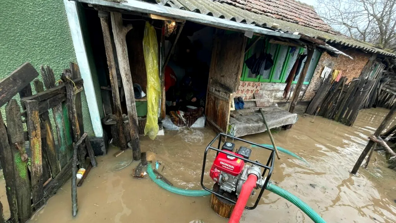 Furtuni puternice în Teleorman: acoperiș smuls de vânt și gospodării inundate în mai multe localități