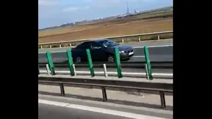 VIDEO - Şofer filmat pe autostrada A4, în timp ce conduce cu viteză pe contrasens