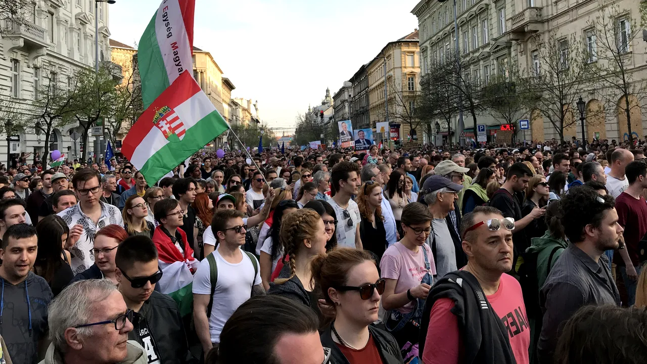 Protest în Ungaria. Mii de oameni s-au adunat la un miting organizat de rivalul lui Viktor Orban