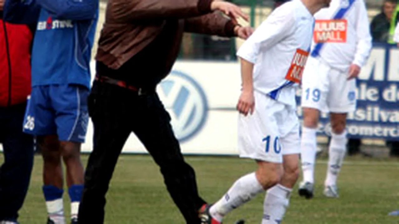 Ionuţ Popa şi Gloria Buzău îl dau în judecată pe suporterul care a intrat pe teren