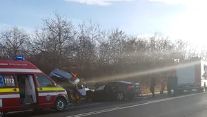 Accident cu doi răniţi în Sibiu, după ce un şofer a intrat pe contrasens. FOTO