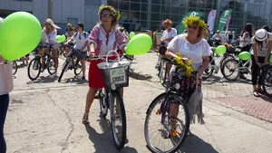 GALERIE FOTO Timişorenii au pedalat în costume populare pe străzile oraşului. Cele mai frumoase costume, premiate