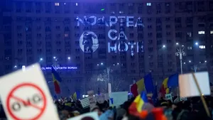 Go4It: Cum au fost proiectate mesajele luminoase pe clădirile de la Piaţa Victoriei