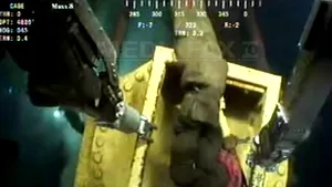 BP a reuşit să taie conducta aflată la originea scurgerii de petrol din Golful Mexic