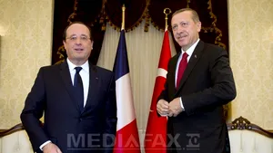 Hollande şi Erdogan îndeamnă la formarea unui 