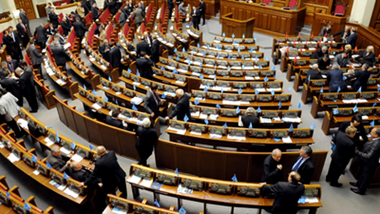 Ucraina: Închisoare pe viaţă pentru judecătorii şi procurorii care iau mită