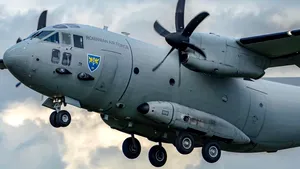 Incendiu de pădure în Gorj: O aeronavă Spartan a Forțelor Aeriene Române intervine pentru stingerea flăcărilor