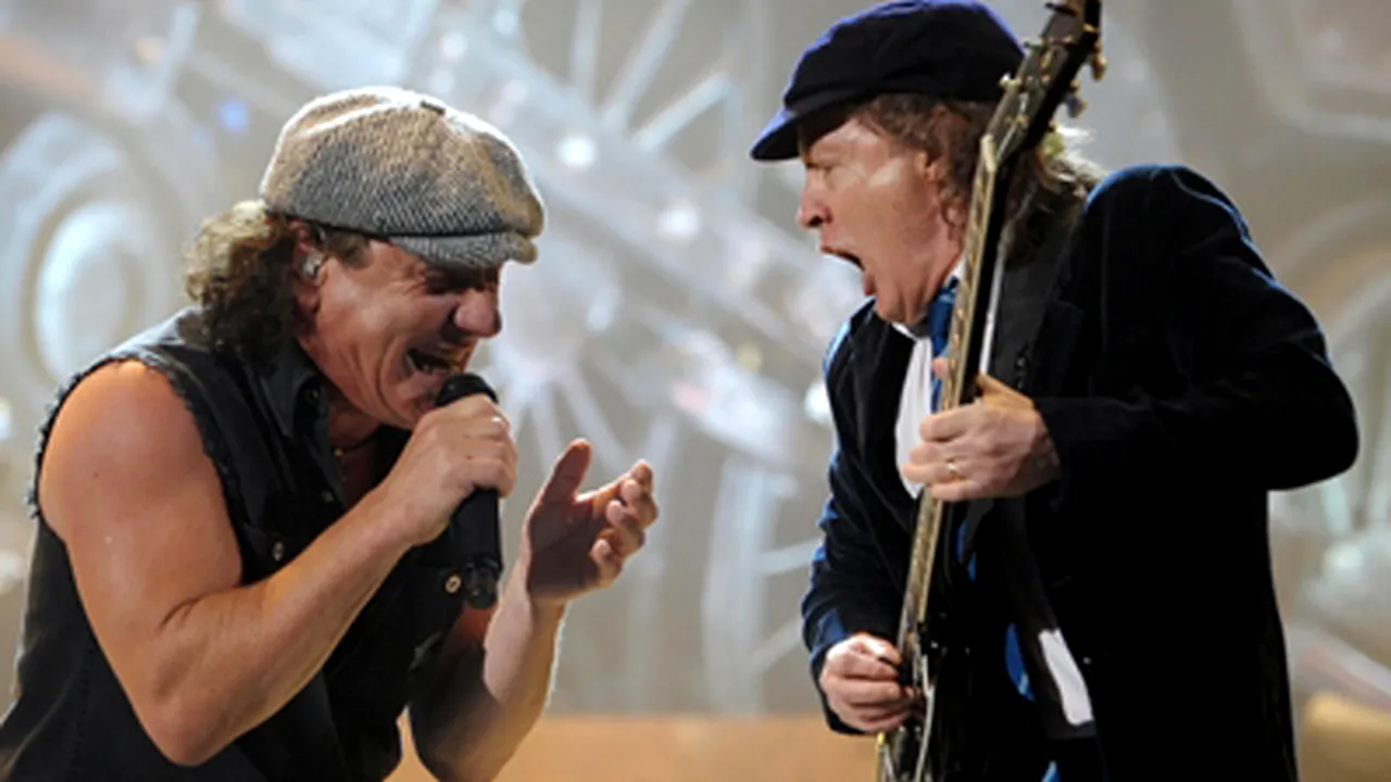 Trupa rock AC/DC şi-a anulat turneul. Solistul, Brian Johnson, este pe cale să îşi piardă auzul 
