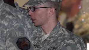 Bradley Manning avea date de contact ale lui Julian Assange pe calculatorul său