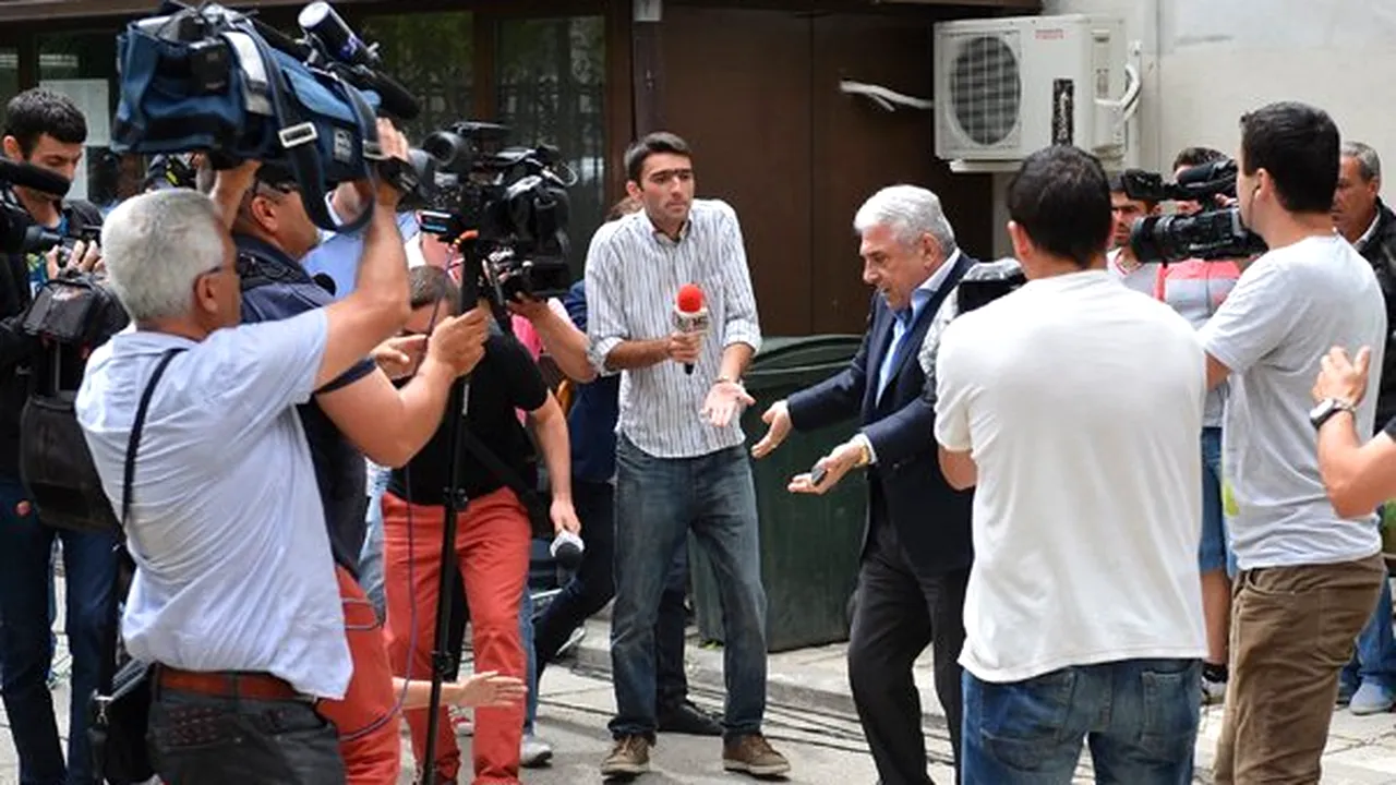 DOSARUL TRANSFERURILOR - Ioan Becali a împins un cameraman în faţa sediului ICCJ: 
