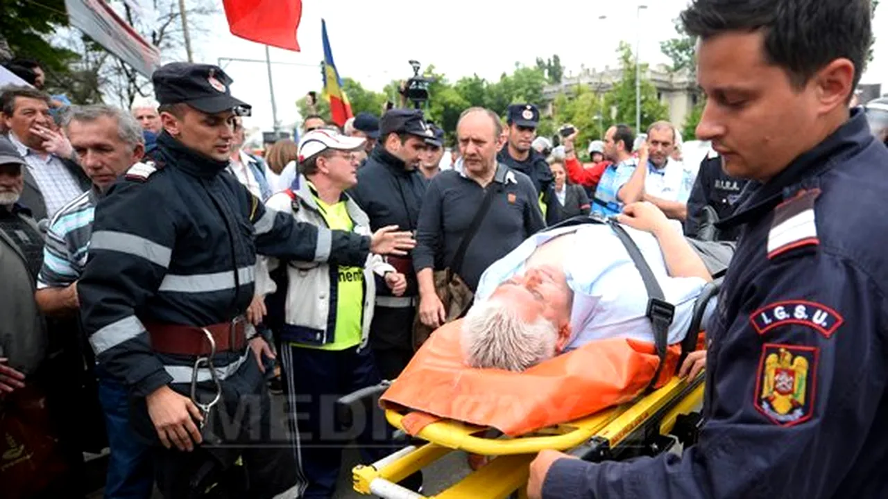 PROTEST al revoluţionarilor în Piaţa Victoriei. Dumitru Dincă a leşinat la protest. Manifestanţii au anunţat proteste zilnice - FOTO