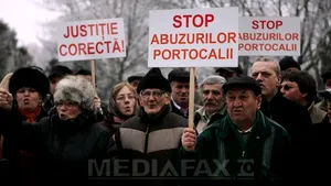 Cum l-au sprijinit membrii PSD pe Nicolescu: au pichetat sediile PDL din ţară - FOTO