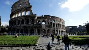 Român fără adăpost, găsit mort foarte aproape de Colosseum, în centrul istoric al Romei - presă