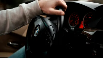 LEGISLAȚIE Șoferii începători nu ar mai putea conduce mașini puternice în primii doi ani de permis. Proiectul, pe masa Camerei Deputaților