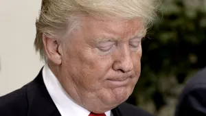 Popularitatea lui Donald Trump a atins un nivel minim - sondaj