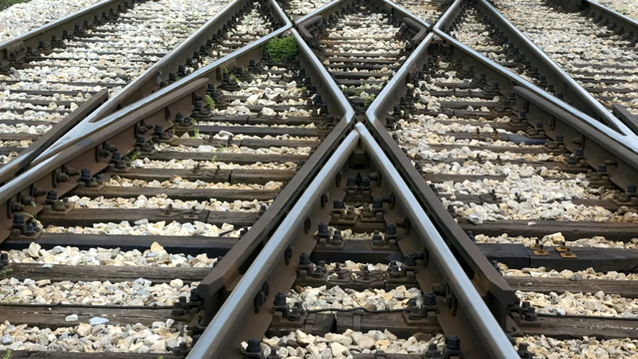CFR: Viteza de circulaţie ar putea fi redusă dacă temperatura în şine va depăşi 50 de grade