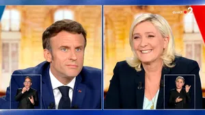 Emmanuel Macron şi Marine Le Pen, dezbatere electorală intensă pe teme politice, economice şi sociale