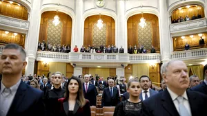 VIDEO| Şedinţă solemnă în Parlament, la 30 de ani de la Revoluţie. Ce discursuri au avut Orban, Ciolacu şi Barna 