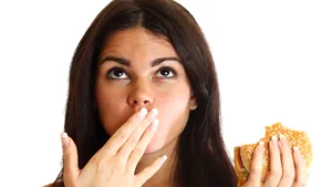 Cele mai frecvente greşeli de alimentaţie: Ce NU ar trebui să faci când urmezi o dietă