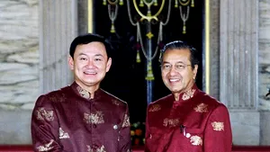 Thaksin, fostul premier thailandez încarcerat, spitalizat după întoarcerea din exil