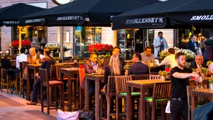 Unde să NU te duci dacă îţi place să mănânci, bei şi să fumezi